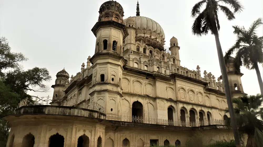 Bahu Begum ka Maqbara- Best places to visit in Ayodhya